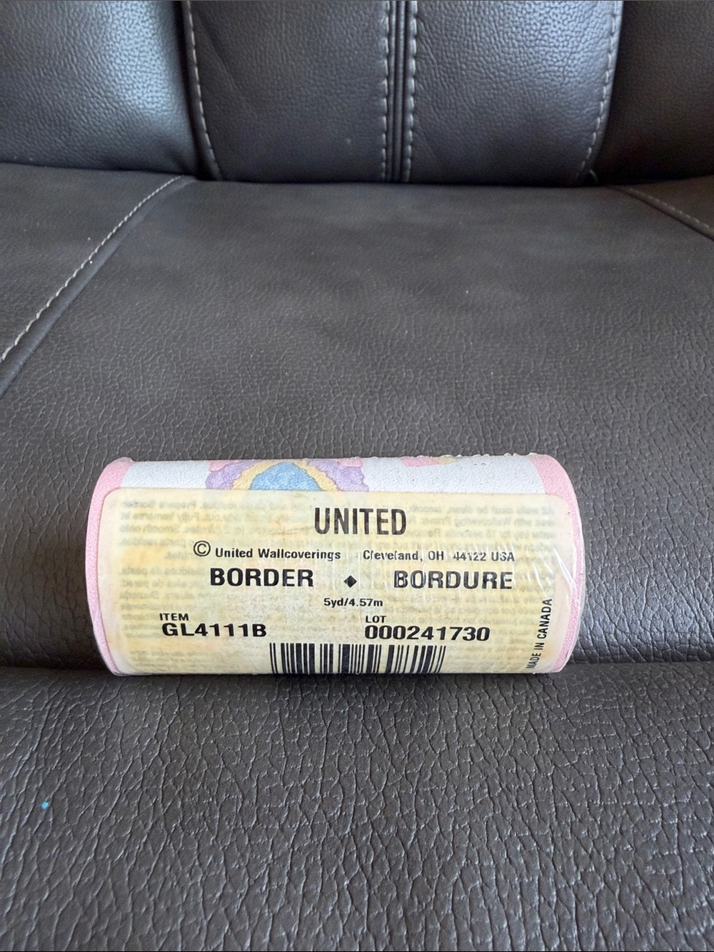 Vintage United Border Wallpaper Trim in Pink and Pastel Accents